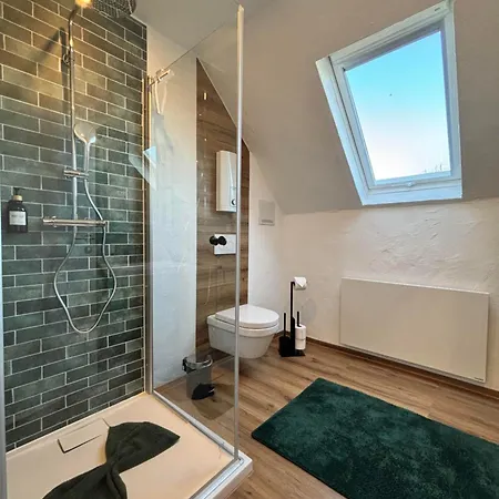 Harmony Holiday, Pensión