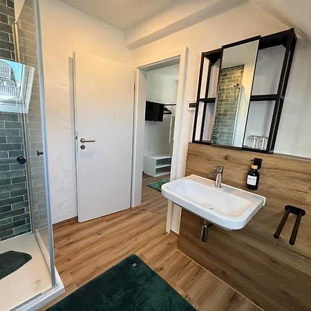 Harmony Holiday, Kerschenbach