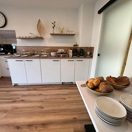 Pensión Harmony Holiday, 4*