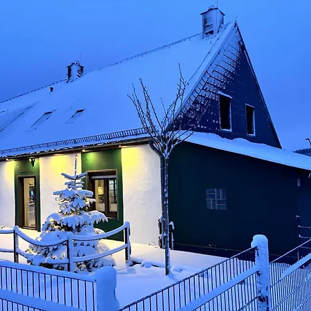 Harmony Holiday, Kerschenbach