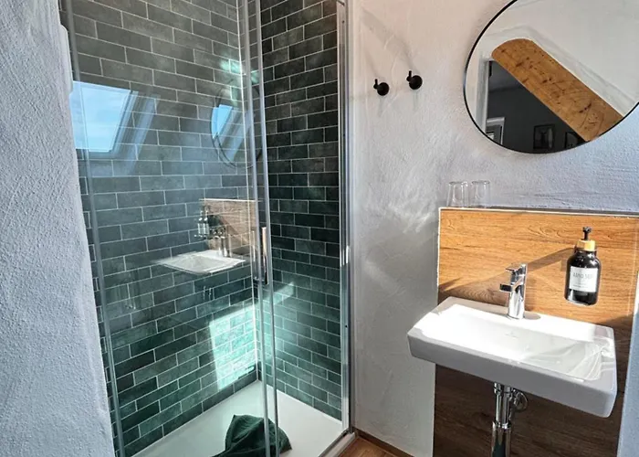 Harmony Holiday, Kerschenbach